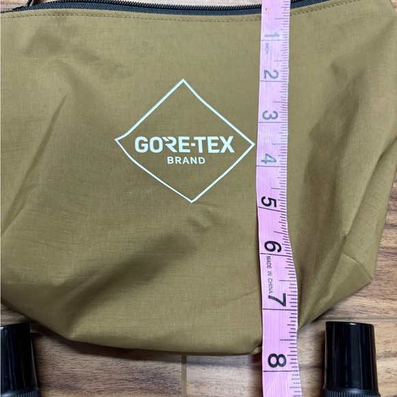 Gore-tex zipper pouch with footwear care kit, including brush, new - Picture 6 of 8